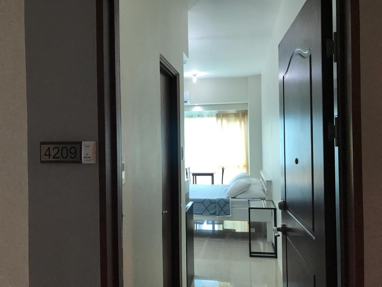 Affordable Makati Serviced Apartments มะนิลา ภายนอก รูปภาพ